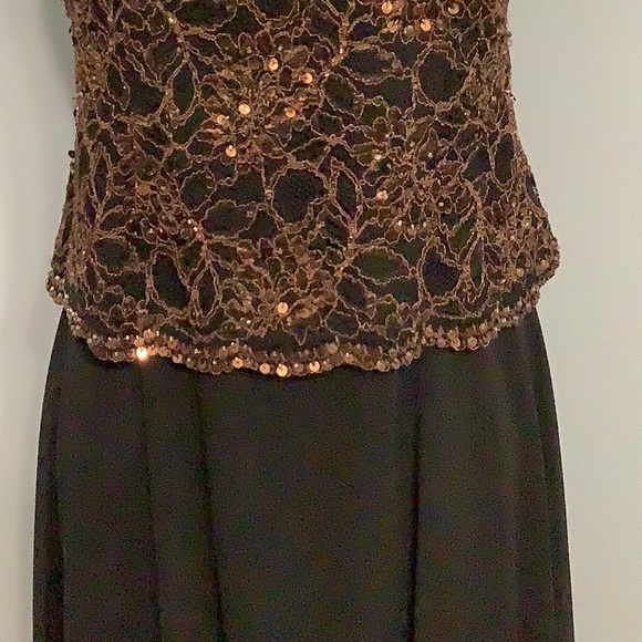 Karen Miller Chiffon dress/gown. Size 6 - Picture 4 of 15